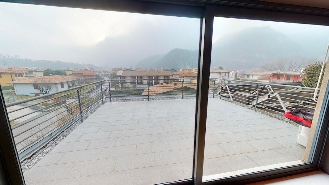 Wunderschöne, sonnendurchflutete 4-Zimmer-Wohnung mit Terrasse wenige Fahrminuten vom Gardasee entfernt